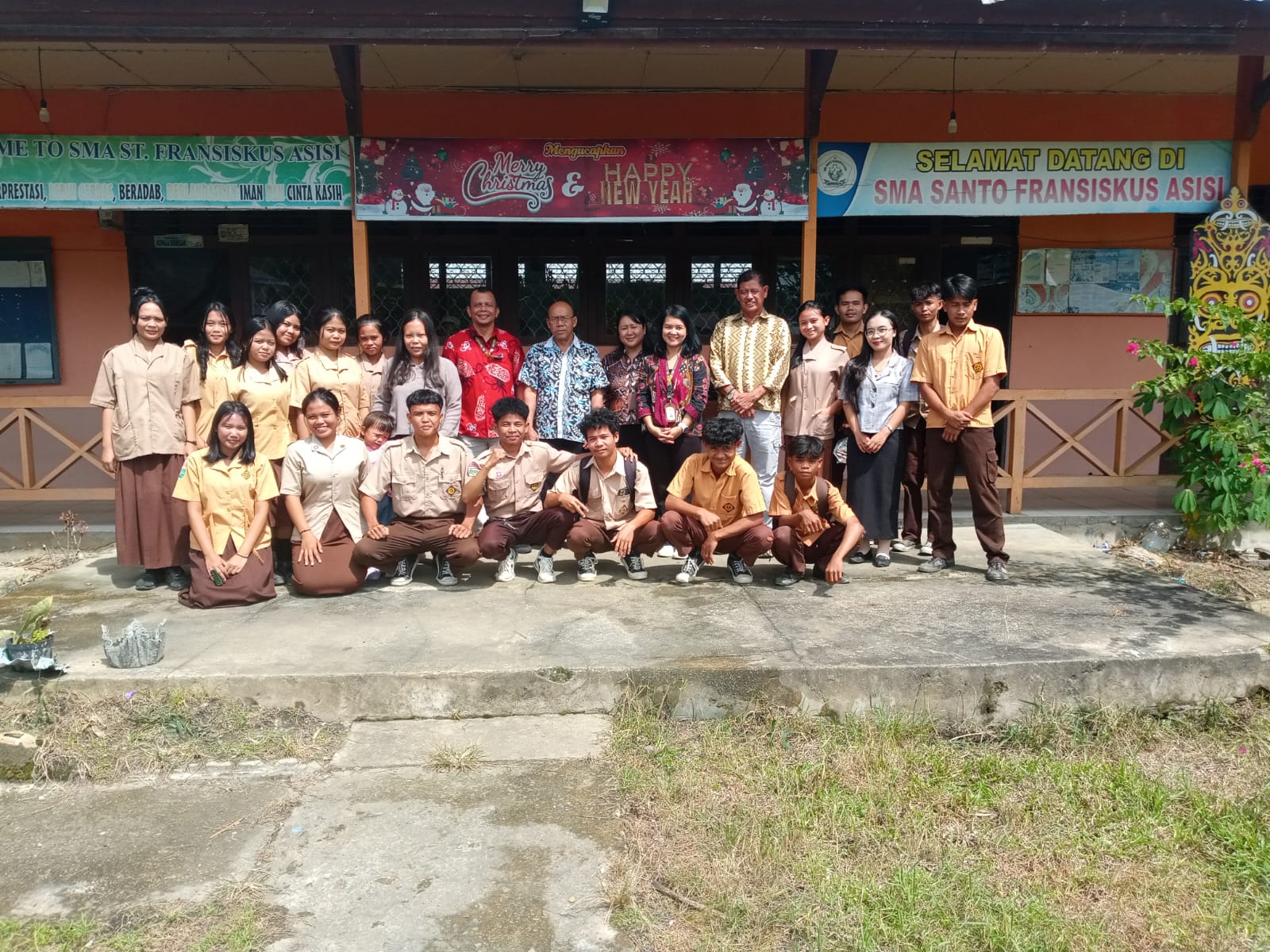 Dosen Institut Shanti Bhuana Bekali Siswa SMA Asisi Bengkayang Mentalitas Entrepreneur Tangguh